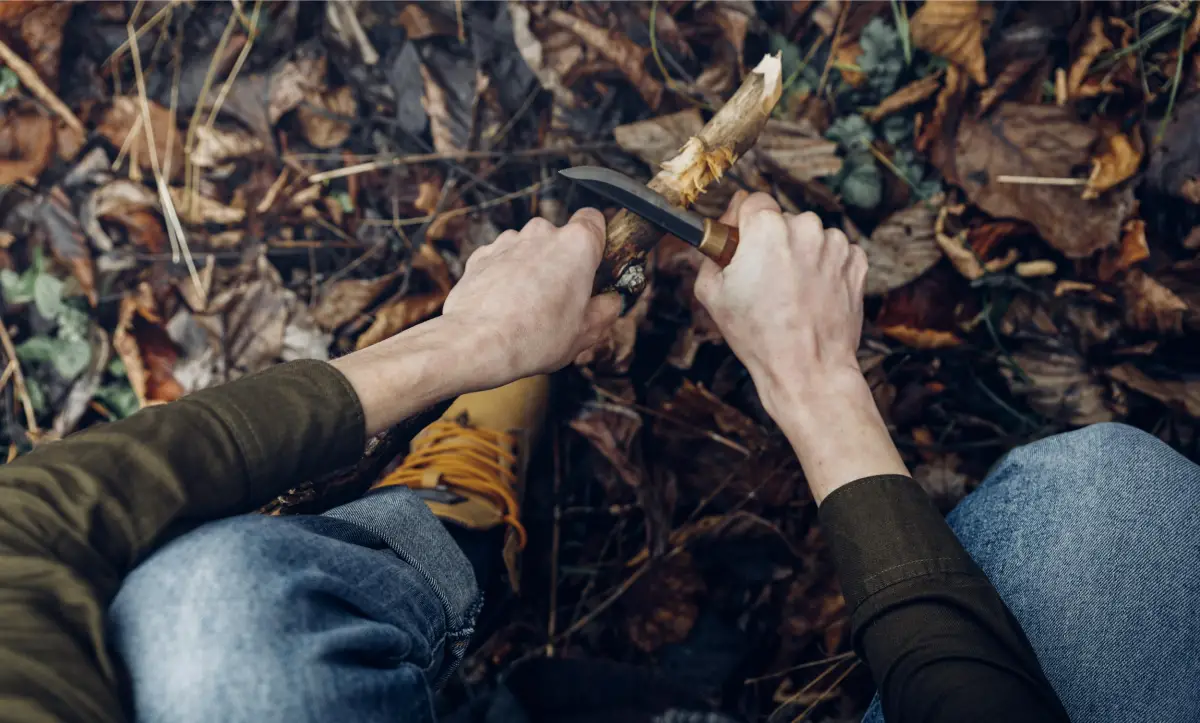 Stage fabrication outils de survie en Normandie